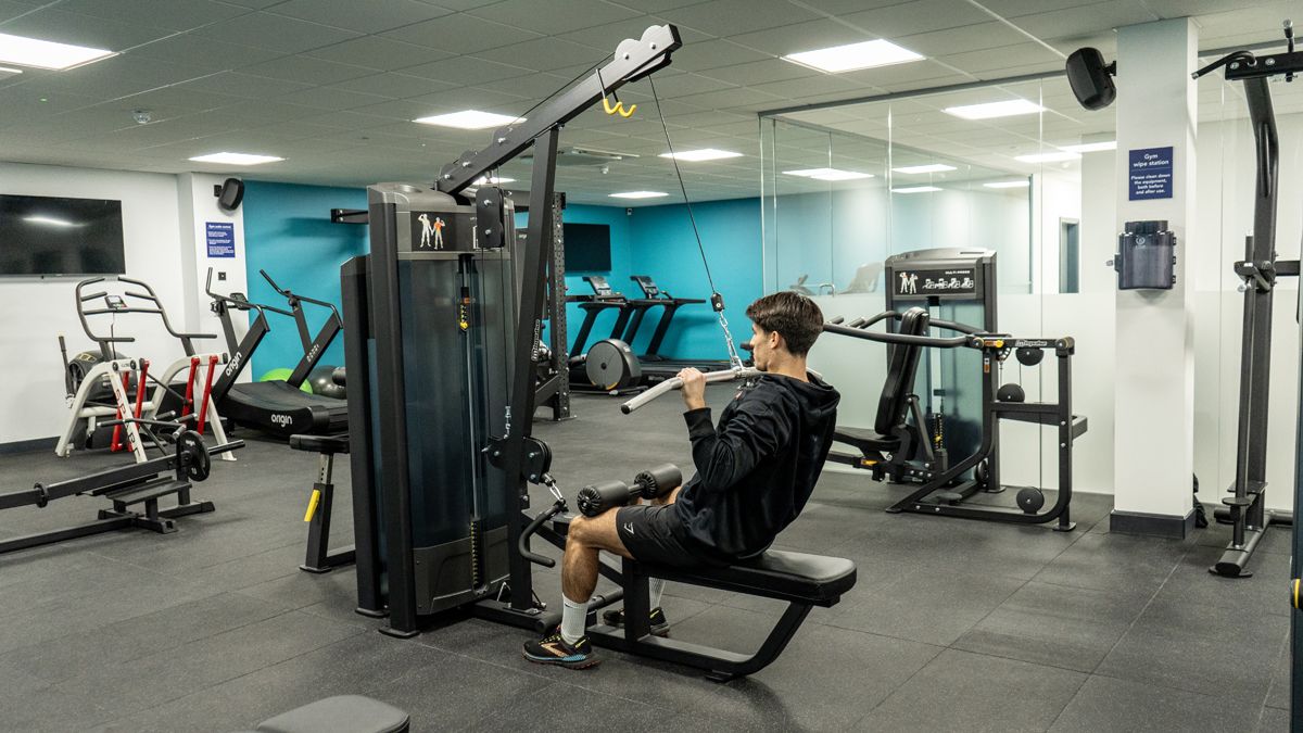 cable machine lat pull down